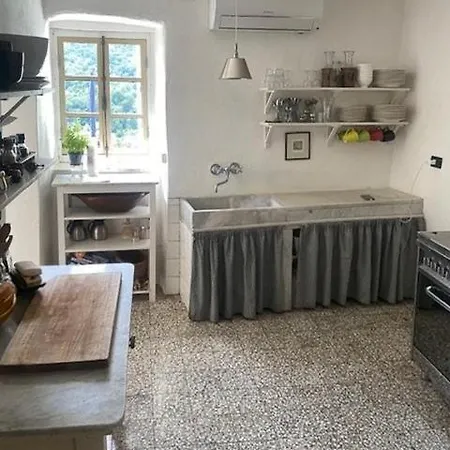 Rustic House With Panoramic View In Serrapiana